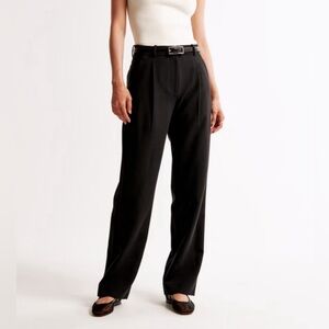 Curve Love A&F High Rise Tailored Straight Pant
Size 26 short